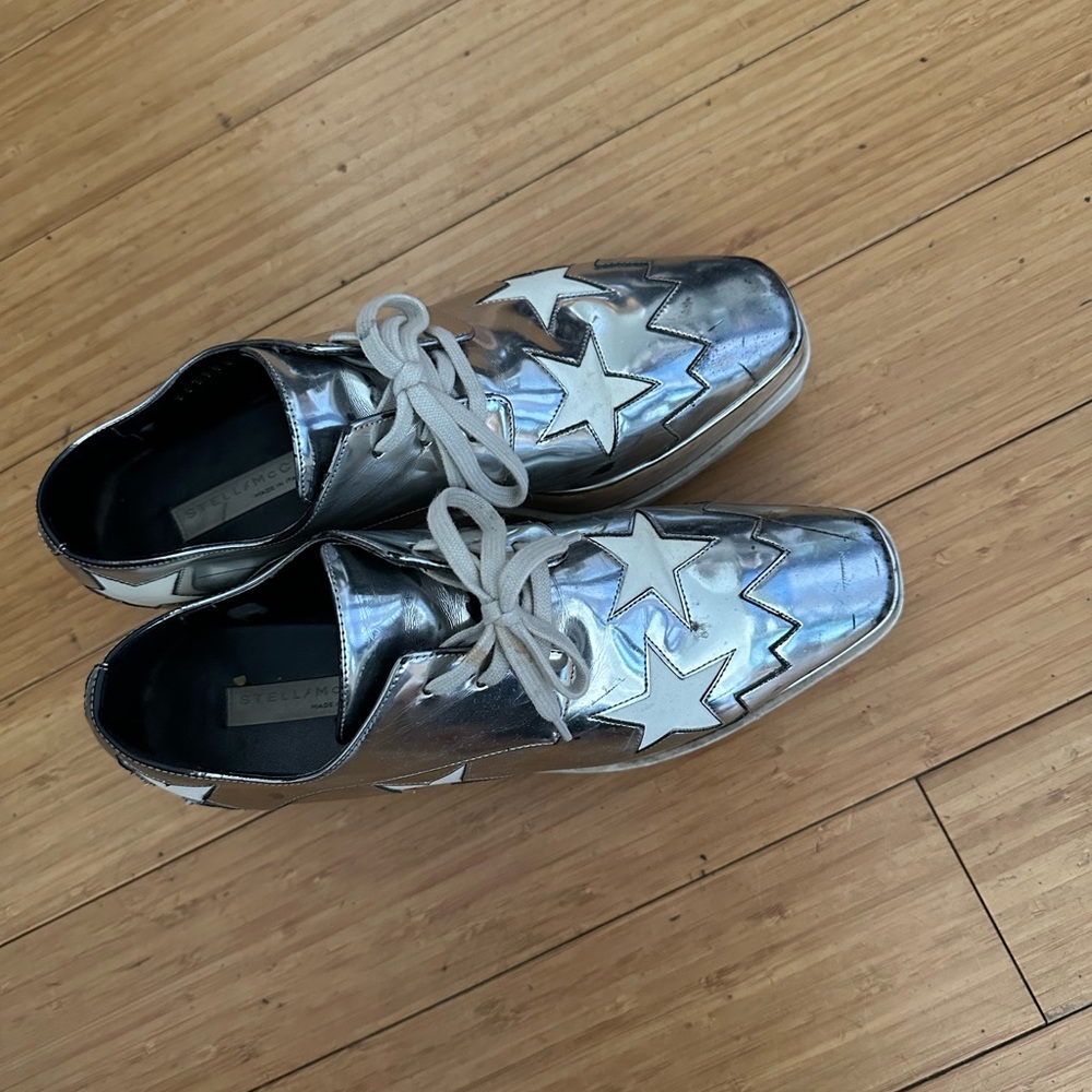 Stella McCartney. Elyse Platforms
Silver